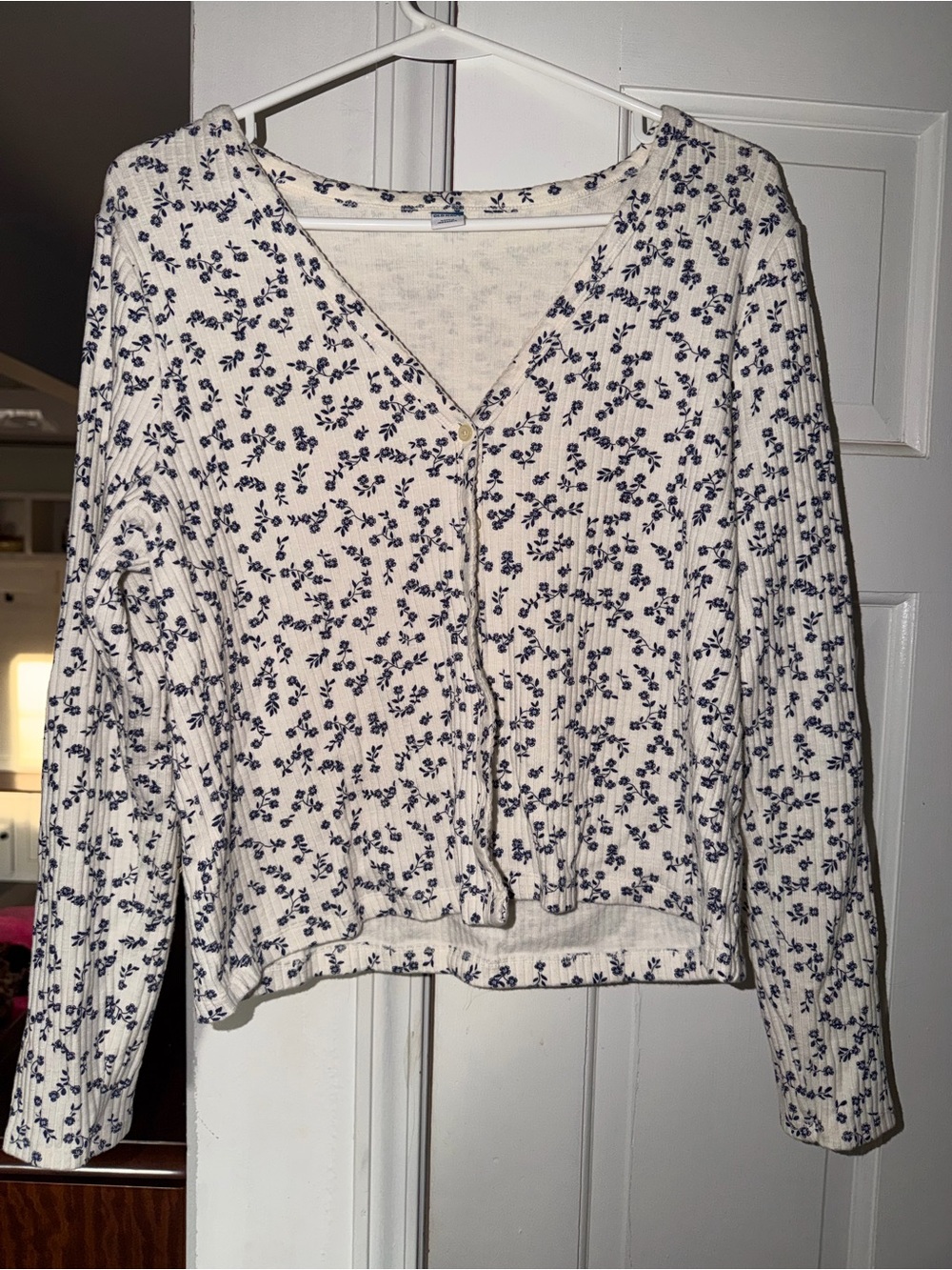 Old Navy Women's Cream V-Neck Floral Button-Front Top